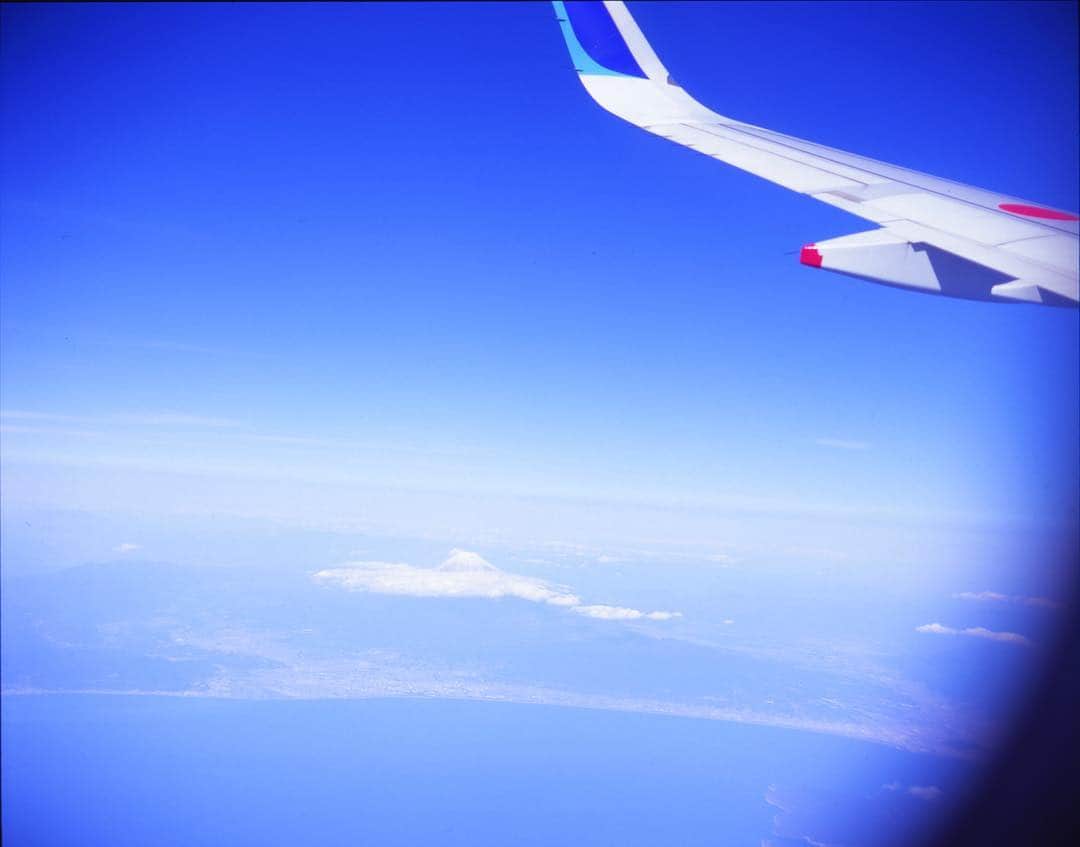 田島貴男さんのインスタグラム写真 - (田島貴男Instagram)「富士山上空。 #フィルムカメラ  #pentax67ii  #velvia100」10月30日 19時02分 - tajimatakao