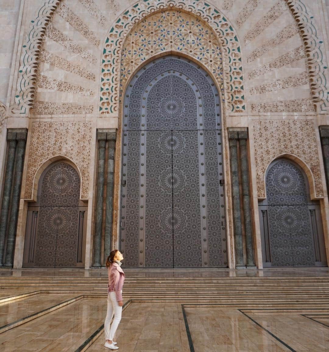 市原彩花さんのインスタグラム写真 - (市原彩花Instagram)「うちの門です。 たまに頭ぶつけちゃうんだけど🤷‍♀️ . My gate😁 #morocco#モロッコ#casablanca#カサブランカ#hassaniimosque#ハッサン2世モスク#mosque#モスク#門#モロッコ旅行#モロッコ観光#海外旅行#女子旅#moroccotravel」10月30日 19時05分 - ayaka_ichihara
