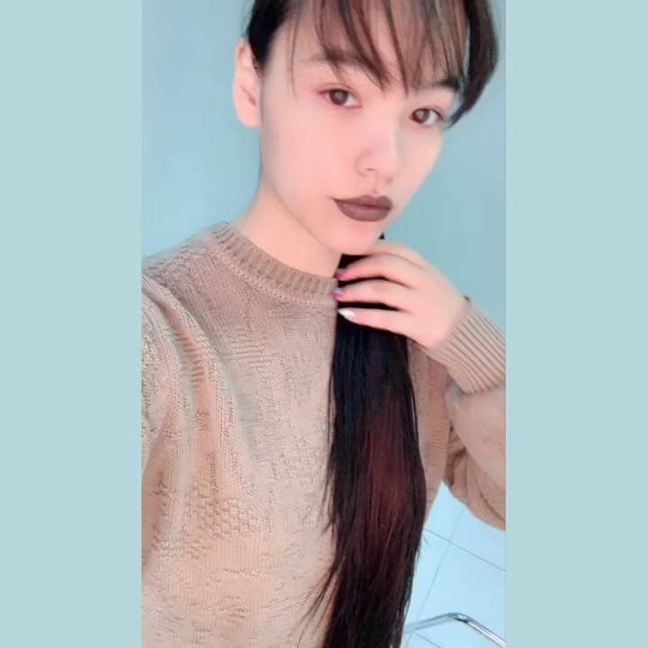 梅園アマンダのインスタグラム：「好評でうれし💙 スーパーロング目指そっと💙」