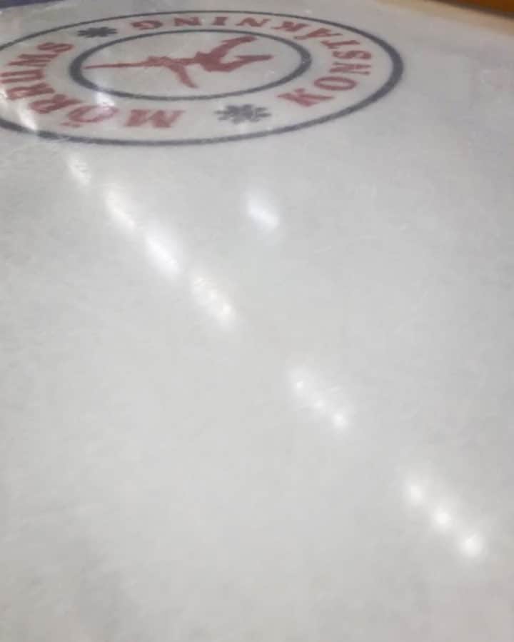 イザベル・オルソンのインスタグラム：「Nothing better than this 😍⛸ #edeaskates #johnwilsonblades」