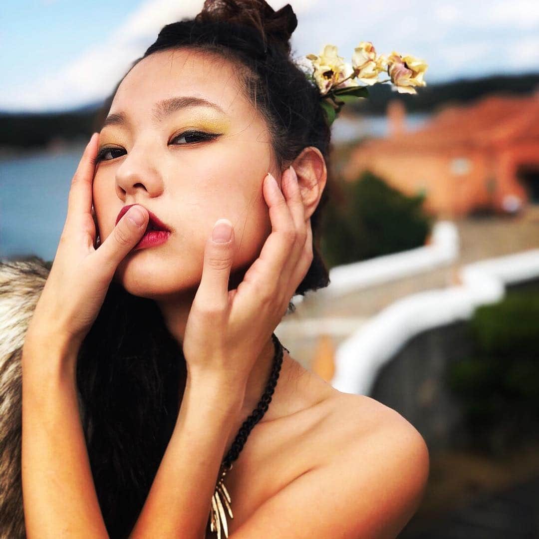 松本さゆきのインスタグラム：「. #撮影 hair make @emu_eye」