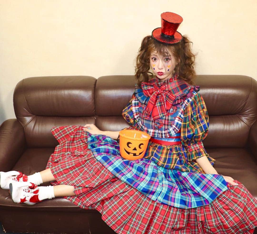 明日花キララのインスタグラム：「衣装かわいすぎた🎃💘💘💘 #トリトリ #ハピハロ」