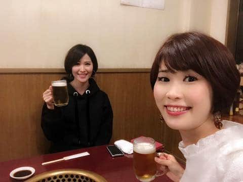 小松千絵さんのインスタグラム写真 - (小松千絵Instagram)「最近なかなか行けなかったけど、やっとかどちゃんとご飯行けた♬  #焼肉 #元気の源 #タン大好き #紙エプロン #必須 #かどだんご #アナウンサー #高身長女子」10月30日 22時44分 - komao_chie