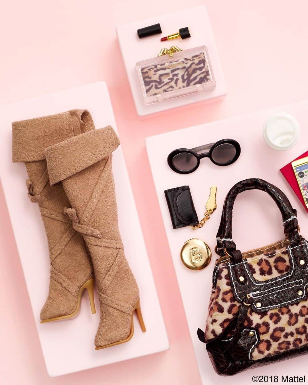 バービーさんのインスタグラム写真 - (バービーInstagram)「Style tip: always accessorize with elevated essentials and don’t be afraid to pack on the print! 💖 #barbie #barbiestyle」10月31日 0時50分 - barbiestyle