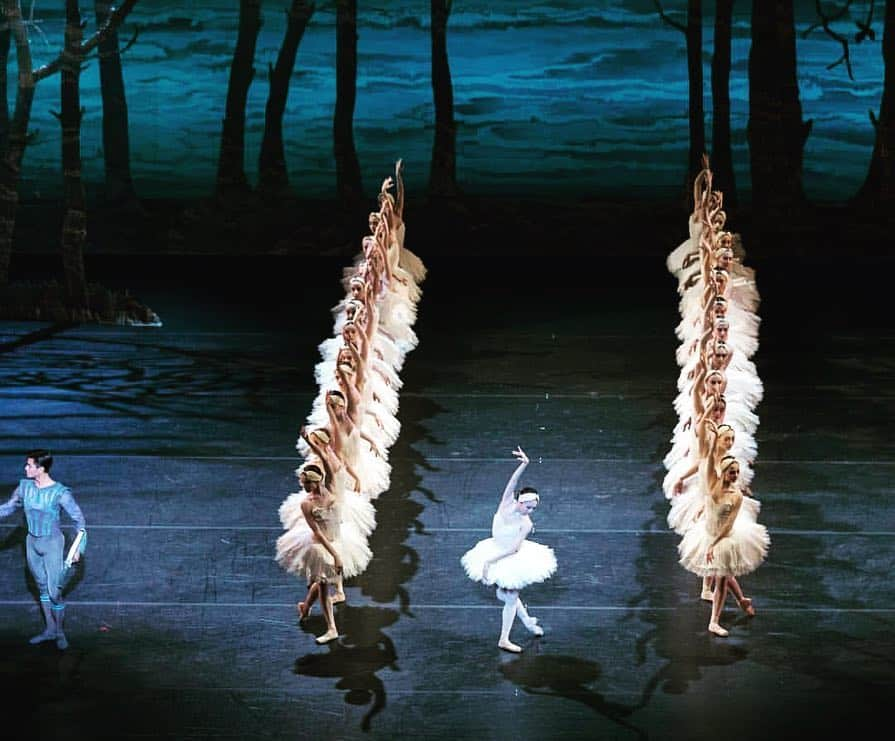 加治屋百合子さんのインスタグラム写真 - (加治屋百合子Instagram)「“Swan Lake” in Dubai❤️ 「白鳥の湖」ドバイ公演より❤️ 📸by @dubaiopera  @chunner @houstonballet  #ballerina #ballet #swan #swanlake #swanqueen #japanese #asian #beauty #zarelytights #zarelyrolemodel @zarelywear #yurikokajiya #houstonballet」10月31日 1時56分 - yuriko_kajiya