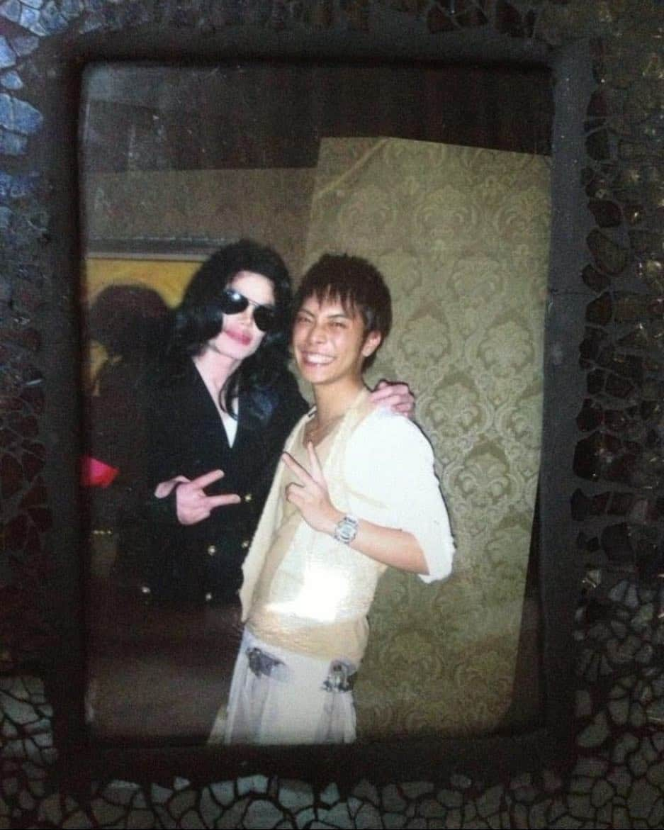 平宮博重さんのインスタグラム写真 - (平宮博重Instagram)「Now Halloween season Yeah we are listening the song right? So I took a picture with Michael looooong time ago :p #michaeljackson #thriller #halloween #スリラー #マイケルジャクソン#ハロウィン」10月31日 2時56分 - hiroshige_narimiya