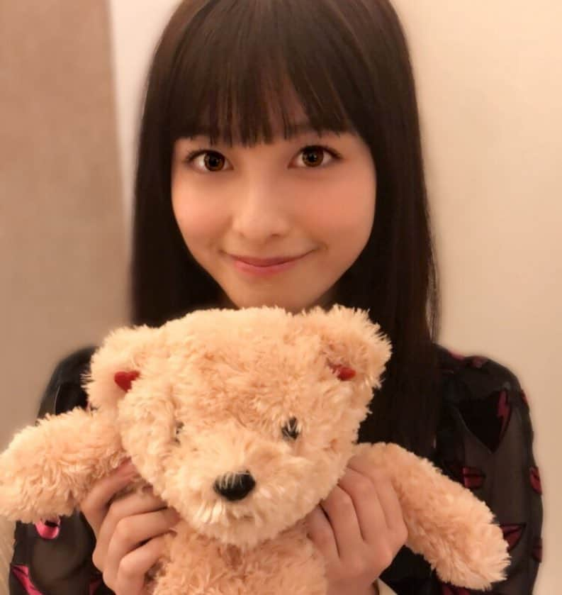 橋本環奈さんのインスタグラム写真 - (橋本環奈Instagram)「こんばんは！環奈MGです。  そういえば！恒例の#先月のトプ画 をシェアしていなかったので、シェアします！ギリギリ間に合ったʕʘ‿ʘʔ  #橋本環奈 #橋本環奈マネージャー #先月のトプ画 #環奈とテディベア」10月31日 17時50分 - kannahashimoto.mg