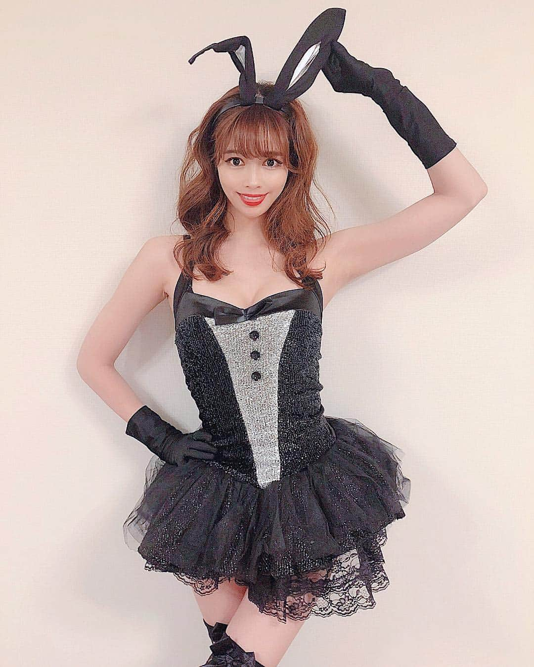 得あゆさんのインスタグラム写真 - (得あゆInstagram)「Halloween🎃😈🍭🍫👉🏻👉🏻👉🏻 バニーちゃんになったよ🐰❤️ 何枚目が好きかコメントください🤣❤️ ランダムで返すね！！！！❤️ これドンキで4980円！！！笑 ・ ・ ・ ・ ・ #ハロウィン#パーティー#お菓子#うさぎ#バニー#コスプレ#仮装#セクシー#ケーキ#インスタ映え#おやつ#デザート#ダイエット#スイーツ#可愛い#美味しい#渋谷#カメラ女子#bikinigirl#trickortreat#halloween#halloweencostume#halloweenparty#sexy#japanesegirl#costume#sweets#dessert#diet#comment」10月31日 17時57分 - tokuayu819