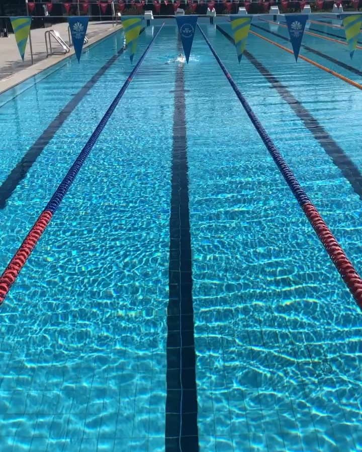 トーマス・フレイザー・ホルムズのインスタグラム：「I really enjoy some long easy perfect technique swimming  @nabaiji Thanks we love your product What do you think on my technique?」