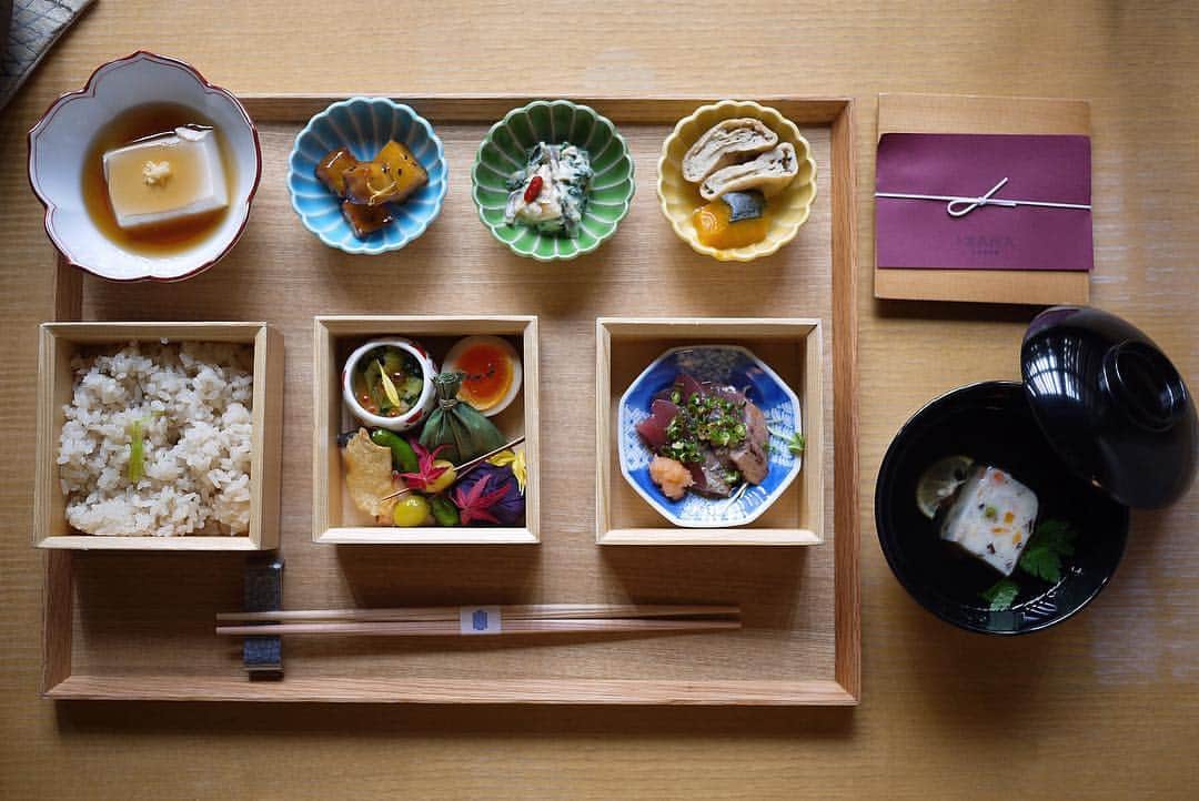 Risako Yamamotoさんのインスタグラム写真 - (Risako YamamotoInstagram)「秋の京都🧡💛💜 ランチは居様で秋のおばんざい御膳🥢 ・ 秋に食べたいものが詰まった幸せbox☺️♡🍠 ・ #居様 #京都ランチ #izama #京都 #kyoto」10月31日 18時20分 - risako_yamamoto