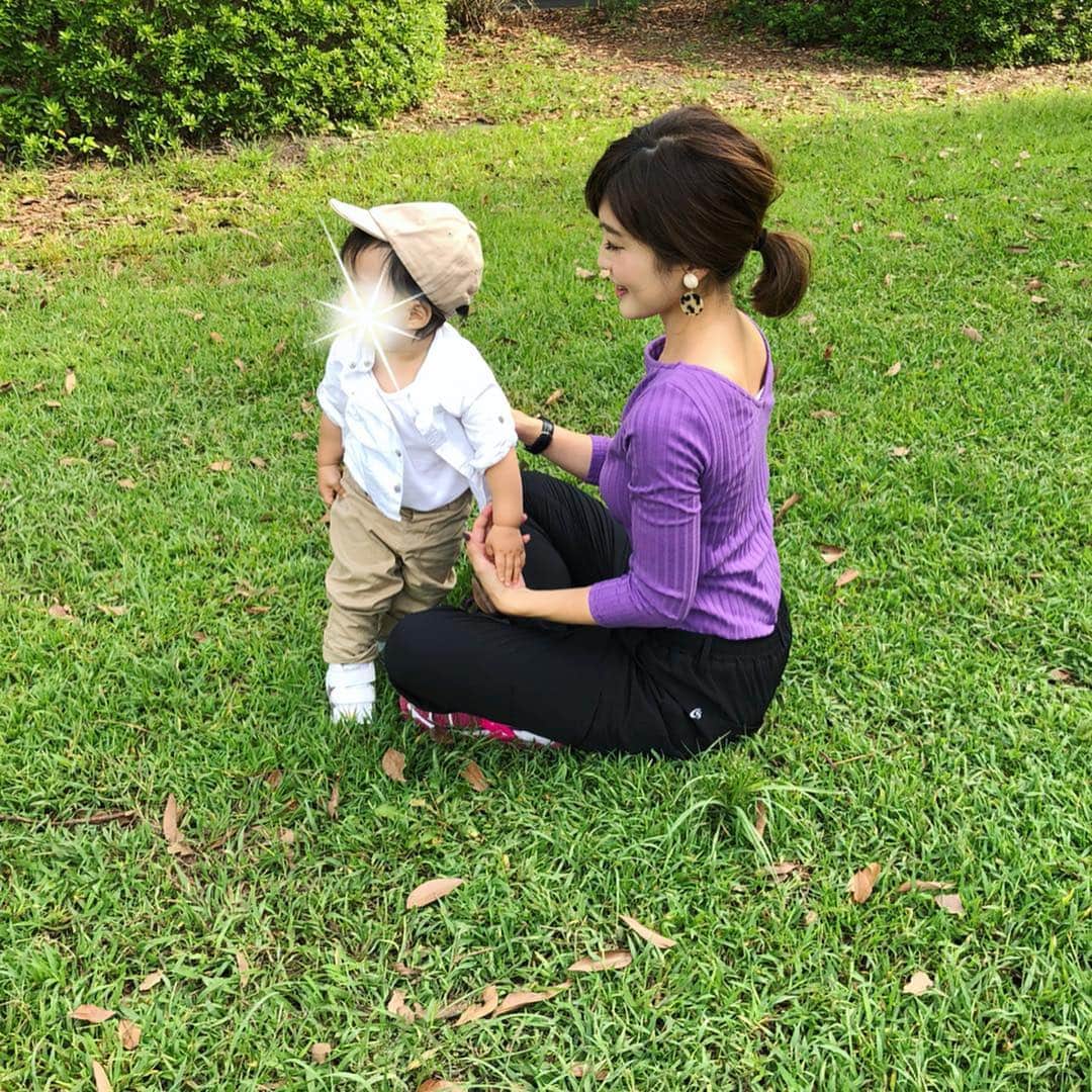のりこさんのインスタグラム写真 - (のりこInstagram)「歩き始めの息子との公園。ついでに夫婦交代でランニングやウォーキングも楽しみます。  そんな時に活躍してくれるのが、軽くて、ストレッチがきいている しまむらのGYM FITの裏フリースパンツ。ストレッチが効いていて履き心地楽ちん。しかもフリースなので保温性も抜群！機能性優秀なのにお値段1,900円とプチプラなのも嬉しいポイントです^ ^  #しまむら #しまパト #クロッシースポーツ #クロッシー #ジムフィット #CLOSSHISPORTS #CLOSSHI #GYMFIT #PR」10月31日 10時06分 - nocha1225