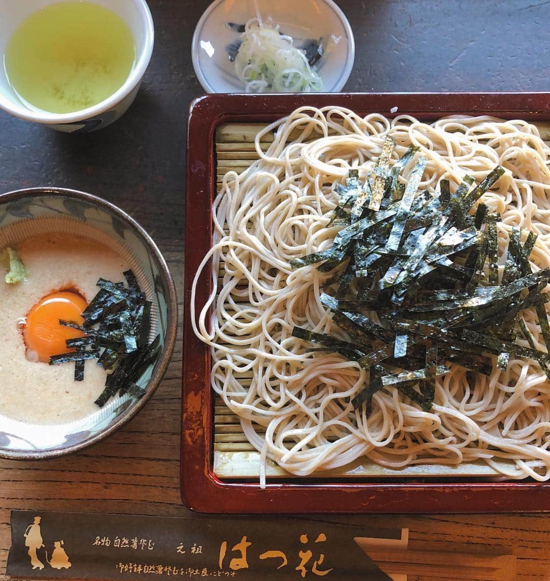 にわみきほさんのインスタグラム写真 - (にわみきほInstagram)「🤤❤️ お蕎麦、大好き人間な私。 週3でお蕎麦を食べています。 ずっと行ってみたかった箱根のはつ花さん は〜美味しかったです♡。 #箱根 #はつ花 #蕎麦」10月31日 10時54分 - mikiho_niwa
