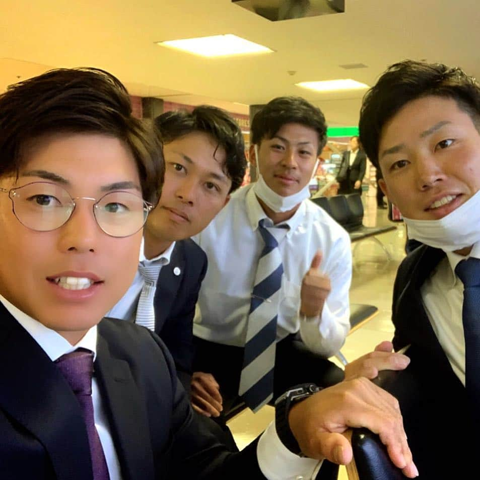 梅野隆太郎さんのインスタグラム写真 - (梅野隆太郎Instagram)「安芸へ行ってきます^ - ^  #梅野隆太郎 #高山俊 #糸原健斗 #植田海 #阪神タイガース #秋季キャンプ」10月31日 15時44分 - ryutaro_umeno_official