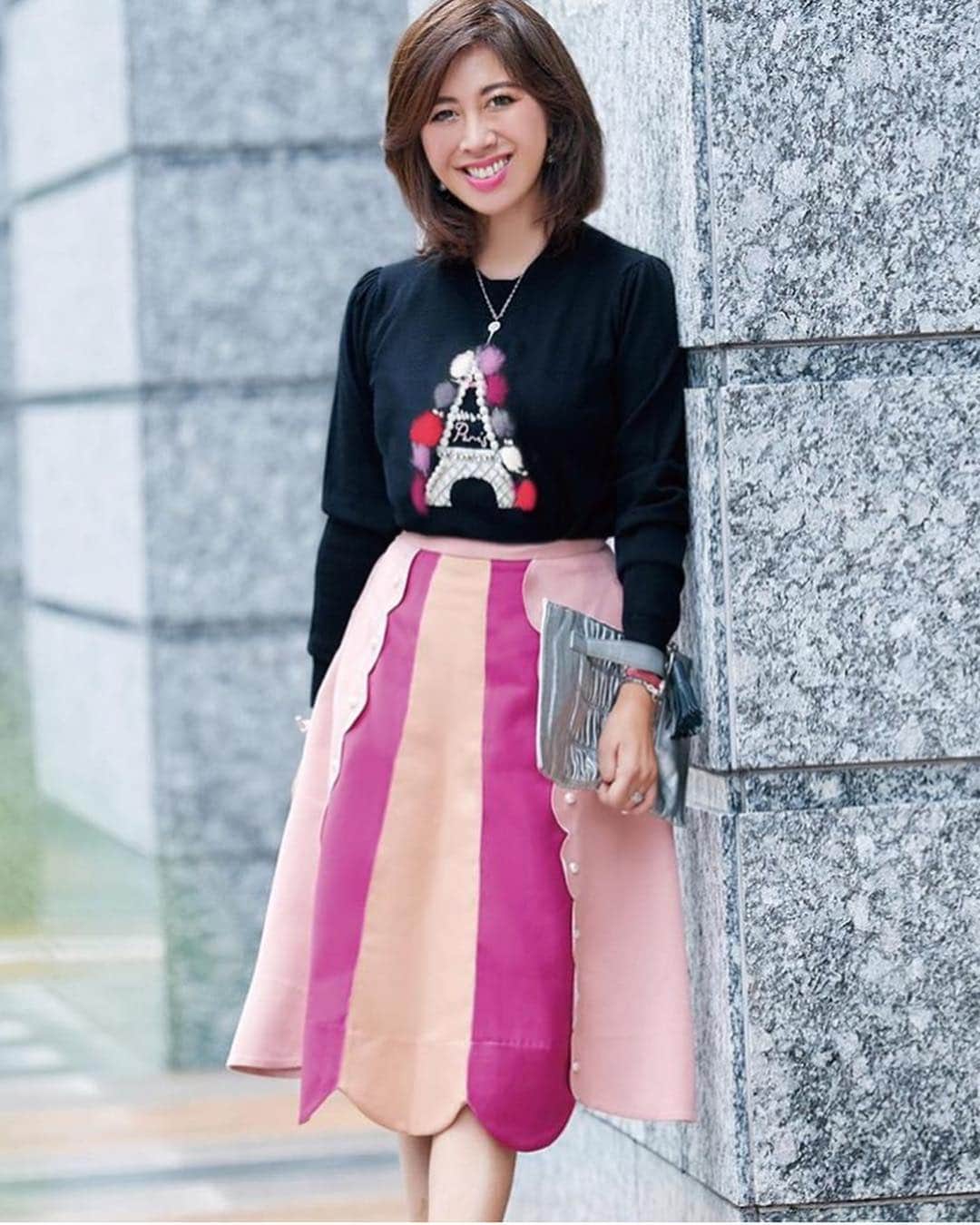 小川淳子のインスタグラム：「週末はお気に入りの新作が発売されます♡ Pearl Scallop Skirtは、タイツにも素足にも♡ 季節問わず着られる丈感がお気に入りです🤗 #chesty#チェスティ#skirt」