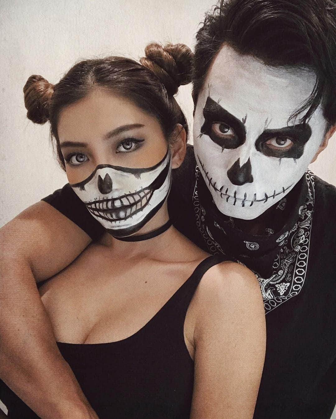 HARUEさんのインスタグラム写真 - (HARUEInstagram)「#halloweenmakeup 💀💀🔥🔥🔥 #dayofthedead  #halloween #halloweencostume  #ハロウィン #ハロウィンメイク #ハロウィン仮装 #カップル #カップルフォト #夫婦」10月31日 15時43分 - harue0104