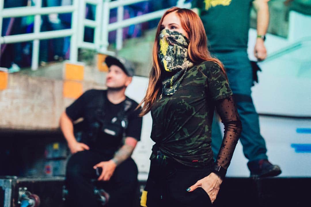 デビー・ライアンのインスタグラム：「you can’t tell but I’m beaming under there 📸: @bradheaton」
