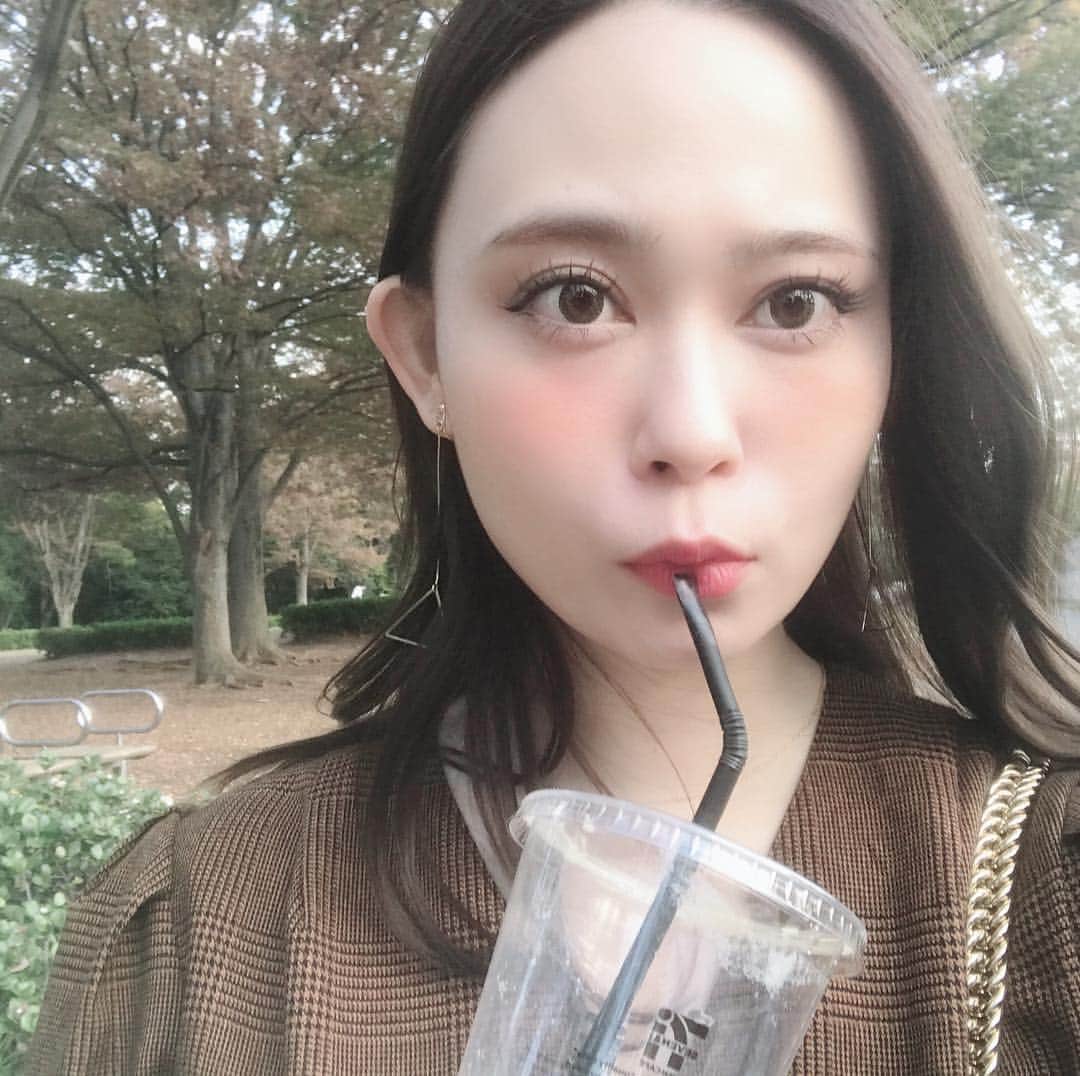 本田しおりのインスタグラム：「秋ですね  明らかに顔が丸くなったので痩せます」