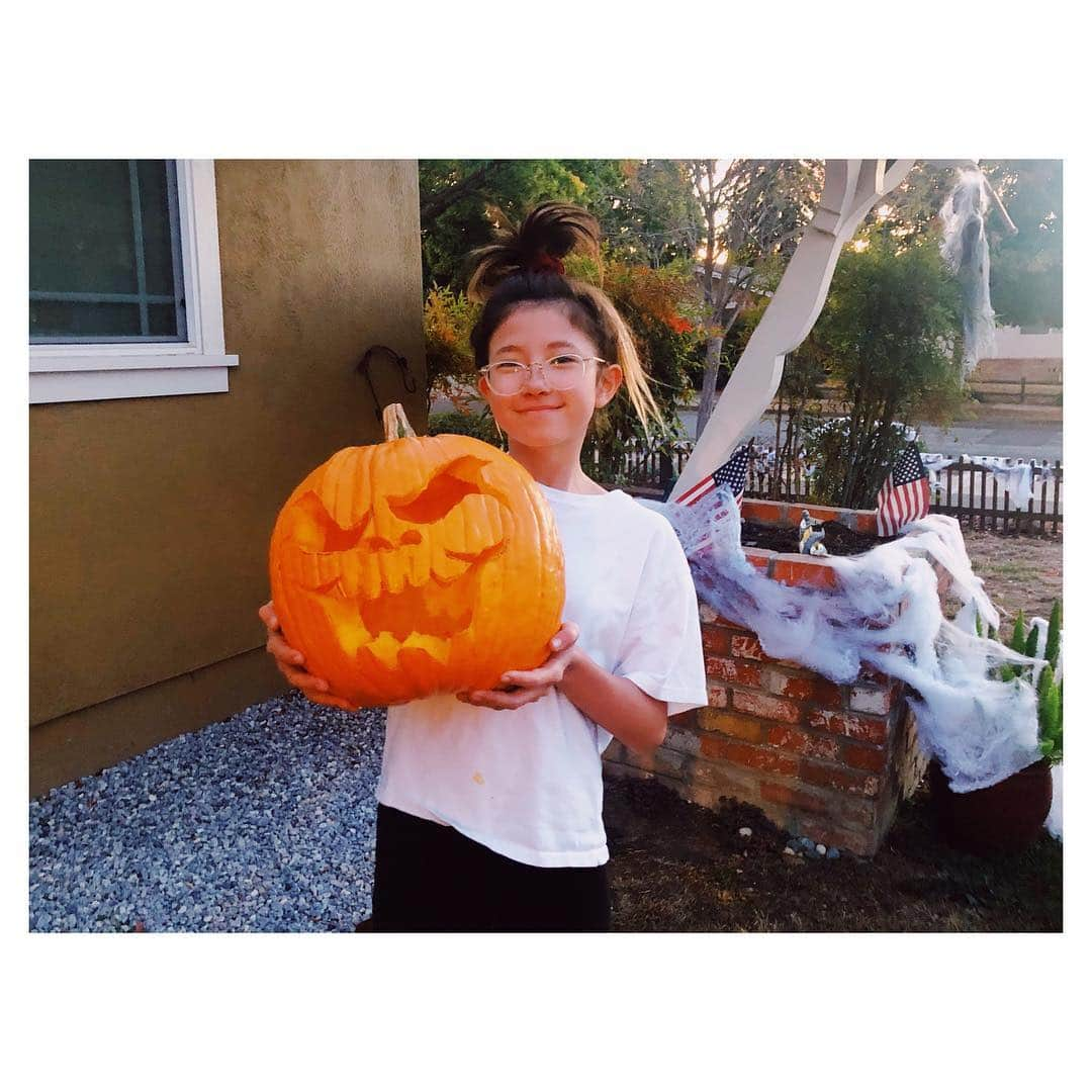 板野友美さんのインスタグラム写真 - (板野友美Instagram)「minaのはこんな顔🎃  #Halloween #パンプキンさん #o」10月31日 16時55分 - tomo.i_0703