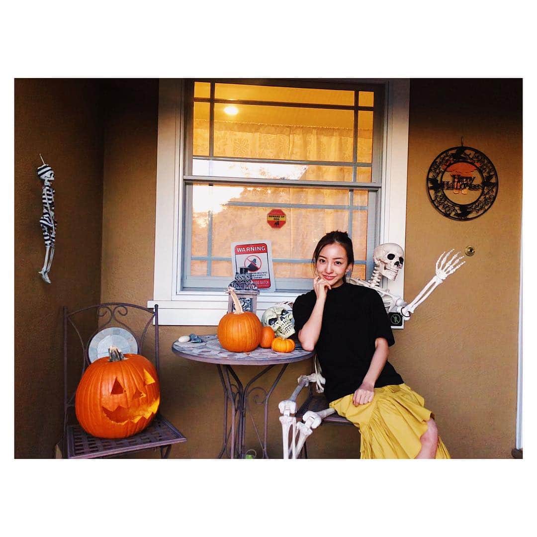 板野友美さんのインスタグラム写真 - (板野友美Instagram)「そして完成！！！ 素敵なHalloweenを…🎃 Happy Halloween tonight✨  #Halloween  #パンプキンさん #o  #友style」10月31日 16時57分 - tomo.i_0703