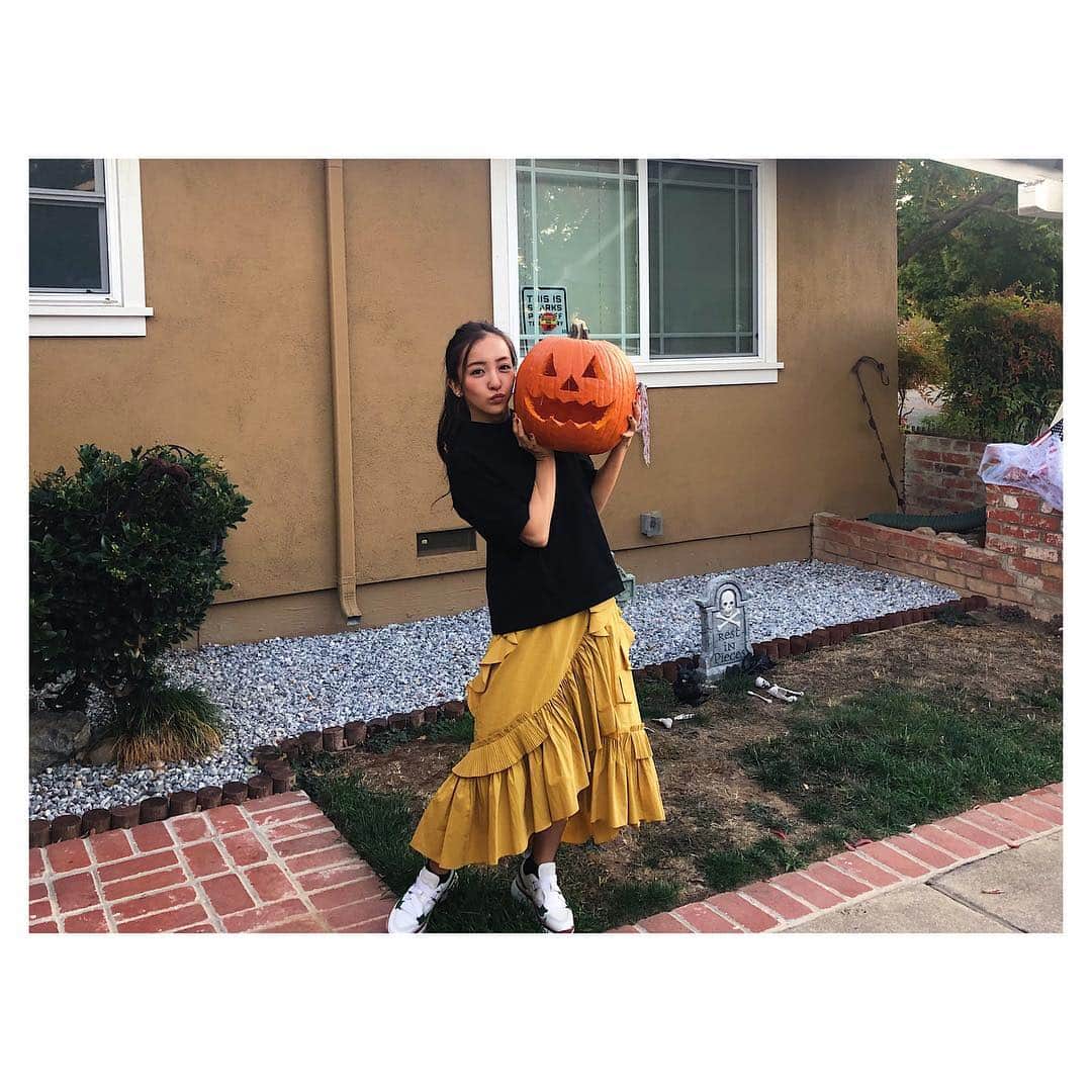 板野友美さんのインスタグラム写真 - (板野友美Instagram)「そして完成！！！ 素敵なHalloweenを…🎃 Happy Halloween tonight✨  #Halloween  #パンプキンさん #o  #友style」10月31日 16時57分 - tomo.i_0703
