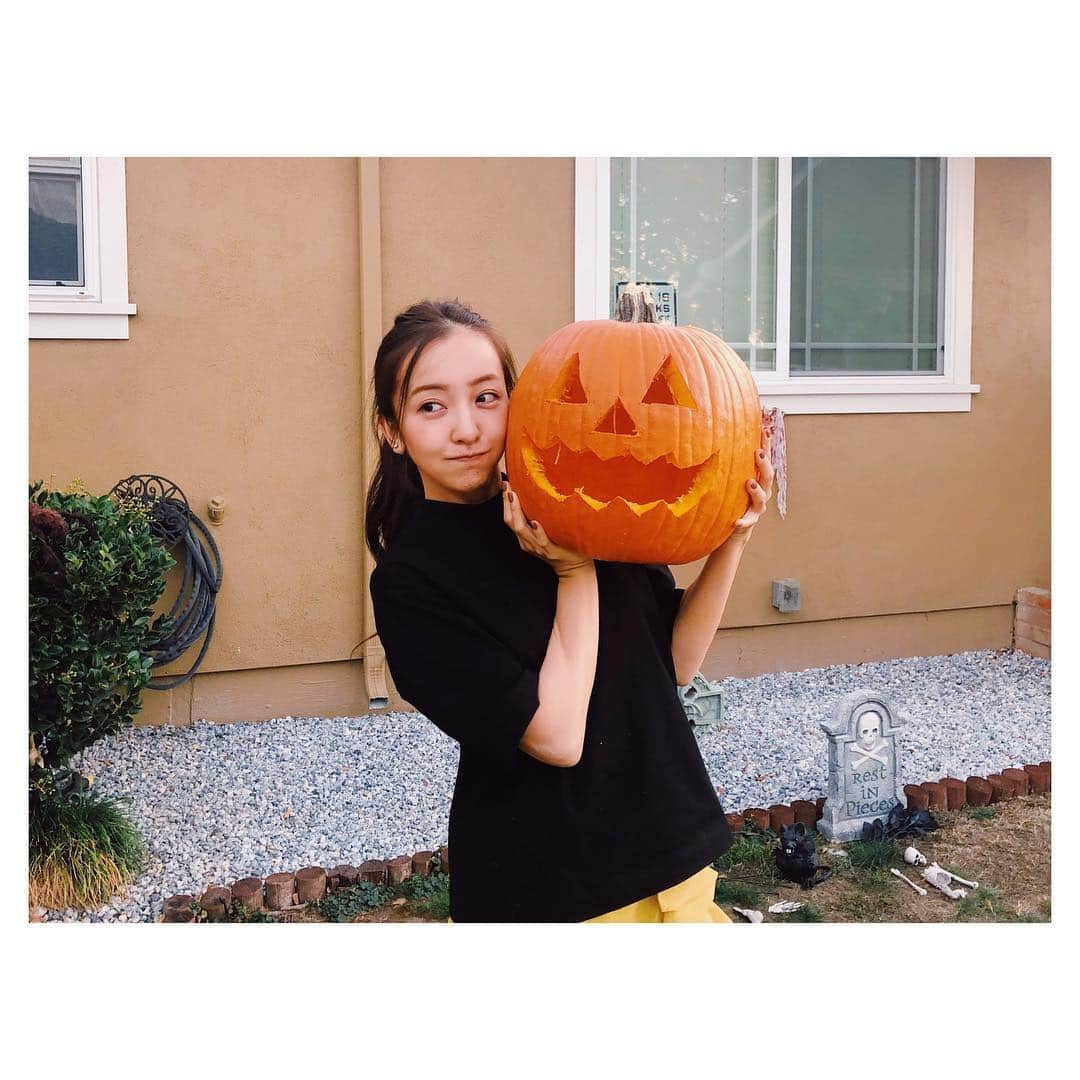 板野友美さんのインスタグラム写真 - (板野友美Instagram)「そして完成！！！ 素敵なHalloweenを…🎃 Happy Halloween tonight✨  #Halloween  #パンプキンさん #o  #友style」10月31日 16時57分 - tomo.i_0703