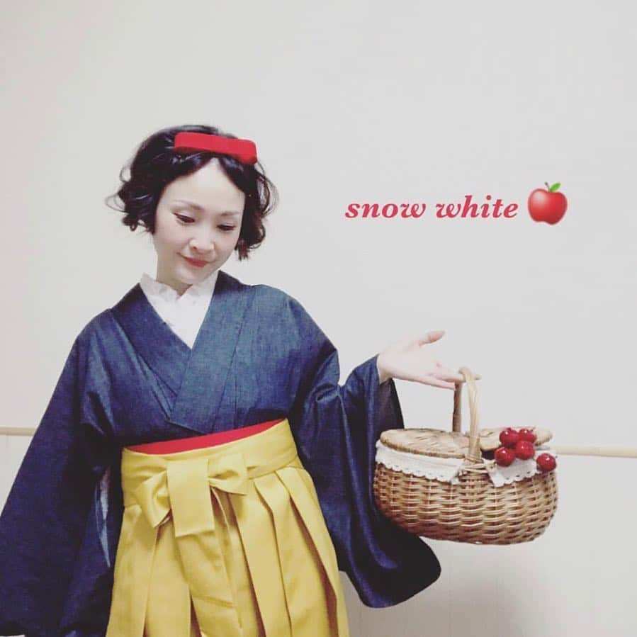 趣-omomuki-のインスタグラム：「✔︎ @tyltyl.u_ko さんの #趣着物 ﻿﻿﻿﻿﻿﻿﻿﻿﻿﻿﻿﻿﻿﻿﻿ ﻿﻿﻿﻿﻿﻿﻿﻿﻿﻿﻿﻿﻿﻿﻿ ﻿Happy Halloween🎃🎃袴姿の白雪姫コーデがとっても素敵ですね♡﻿ ﻿﻿﻿﻿﻿﻿﻿﻿﻿﻿﻿﻿﻿﻿﻿﻿﻿ #趣着物 の皆さん﻿﻿﻿﻿﻿﻿﻿﻿﻿﻿﻿﻿﻿﻿﻿﻿﻿ ﻿﻿﻿﻿﻿﻿﻿﻿﻿﻿﻿﻿﻿﻿﻿﻿﻿ @tyltyl.u_ko さんのIGには他にも素敵なお写真がたくさんございますよ。いつも #趣着物 の投稿をありがとうございます♫（photo by @tyltyl.u_ko ）﻿﻿﻿﻿﻿﻿﻿﻿﻿﻿﻿﻿﻿﻿﻿﻿﻿ ﻿﻿﻿﻿﻿﻿﻿﻿﻿﻿﻿﻿﻿﻿﻿﻿﻿ ﻿﻿﻿﻿﻿﻿﻿﻿﻿﻿﻿﻿﻿﻿﻿﻿﻿ ✔︎趣-omomuki- では皆さんの着物コーディネート【 #趣着物 】を募集中♡公式Instagramや #趣通信 にてご紹介させていただきます♫﻿﻿﻿﻿﻿﻿﻿﻿﻿﻿﻿﻿﻿﻿﻿﻿﻿﻿﻿﻿﻿﻿ ﻿﻿﻿﻿﻿﻿﻿﻿﻿﻿﻿﻿﻿﻿﻿﻿﻿﻿﻿﻿﻿﻿ 着付照片募集中﻿﻿﻿﻿﻿﻿﻿﻿﻿﻿﻿﻿﻿﻿﻿﻿﻿﻿﻿﻿﻿﻿ 請分享您的和服穿搭照讓我們來與大家介紹吧！記得相片的主題標籤要標註 #趣着物 大家才能欣賞到您的着付美照喔~」