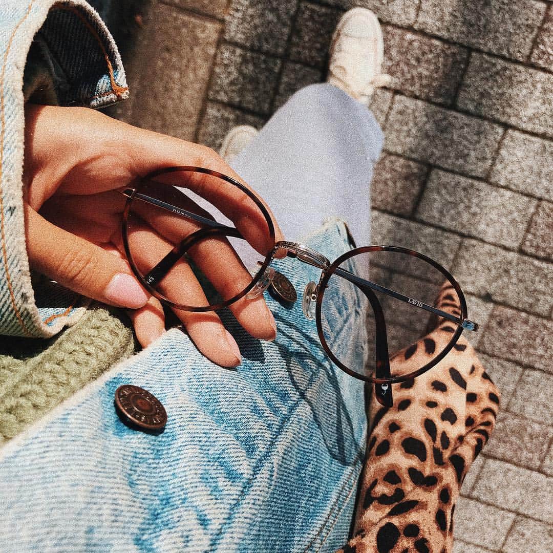 esutoreja_risaribonさんのインスタグラム写真 - (esutoreja_risaribonInstagram)「@lavid_eyewear 🕶 最近めちゃくちゃ愛用‼︎ 次の展示会でもう一つ買おかなっと思っているのがあるw 今はブラウンとパープル #lavid#sunglasses#uv#denim#knit#converse#la#Japan」10月31日 17時13分 - esutoreja_risaribon