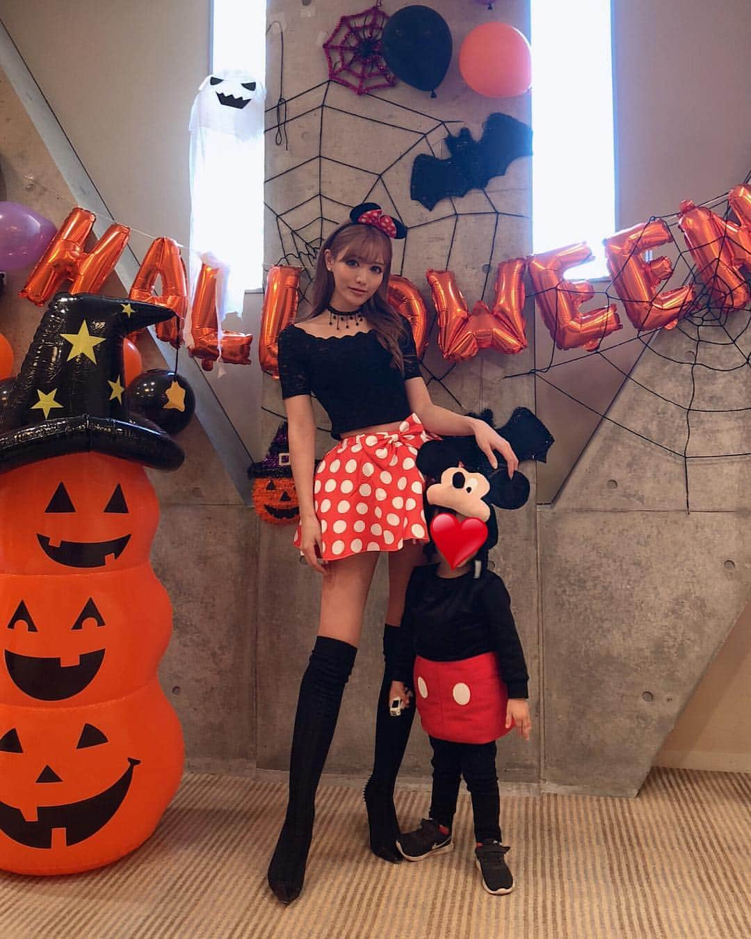 武藤静香さんのインスタグラム写真 - (武藤静香Instagram)「. #trickortreat 🎃🎃🎃💕 みんななにするんー？ 楽しんでね🎉㊗️ . わたしは焼肉いくー！ . #コスプレ#ディズニー#親子#ハロウィン」10月31日 19時22分 - mutoshizuka0204