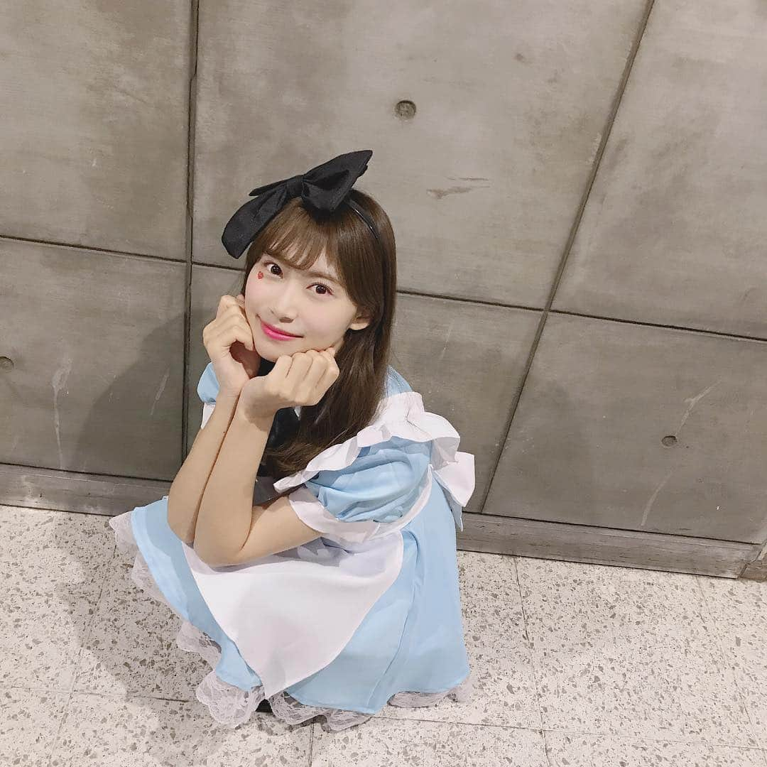 後藤理沙子さんのインスタグラム写真 - (後藤理沙子Instagram)「Happy Halloween❤ 少し前にお友達とホームパーティしたよ☺️今年はアリス🐇友達に痛い痛い言われたけど気にしない🤫笑 ハロウィンは健全に楽しもうね♪ * #halloween  #ハロウィン  #ハロウィンコスプレ  #ハロウィン仮装  #アリス #イベント」10月31日 20時23分 - risako_goto