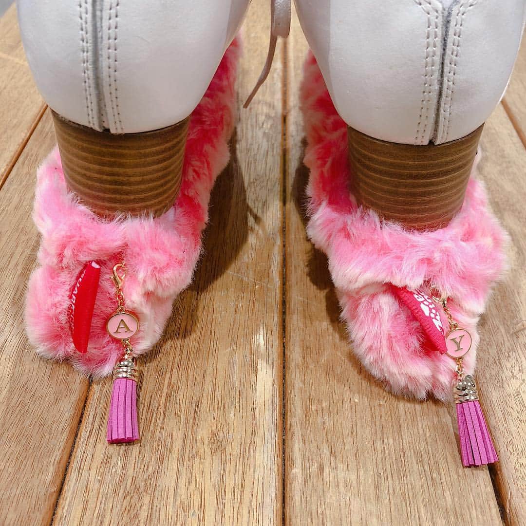 青木祐奈さんのインスタグラム写真 - (青木祐奈Instagram)「. . にゅーえっじかばー💝 . イニシャル🌈 可愛い😆新しいのに変えようと思って探してたので嬉しいです🙏🏻💞 . #skate #pink #❤️」10月31日 20時38分 - yuna_skate