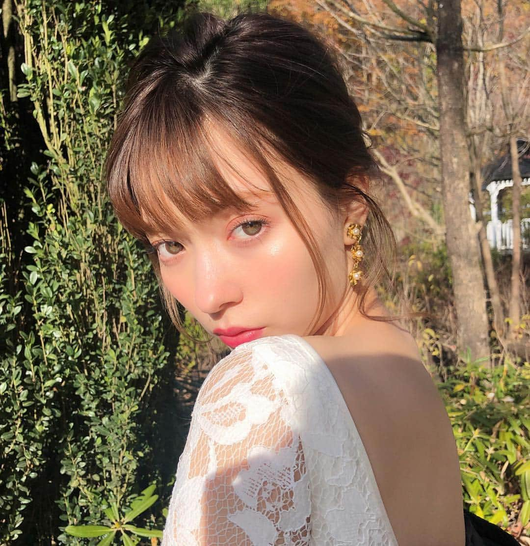 八木アリサさんのインスタグラム写真 - (八木アリサInstagram)「お久しぶりにwedding撮影👧🏻 軽井沢は空気が澄んでて 紅葉が綺麗で〜 お野菜がとっても美味しかった🤤✨」10月31日 20時47分 - alilouss