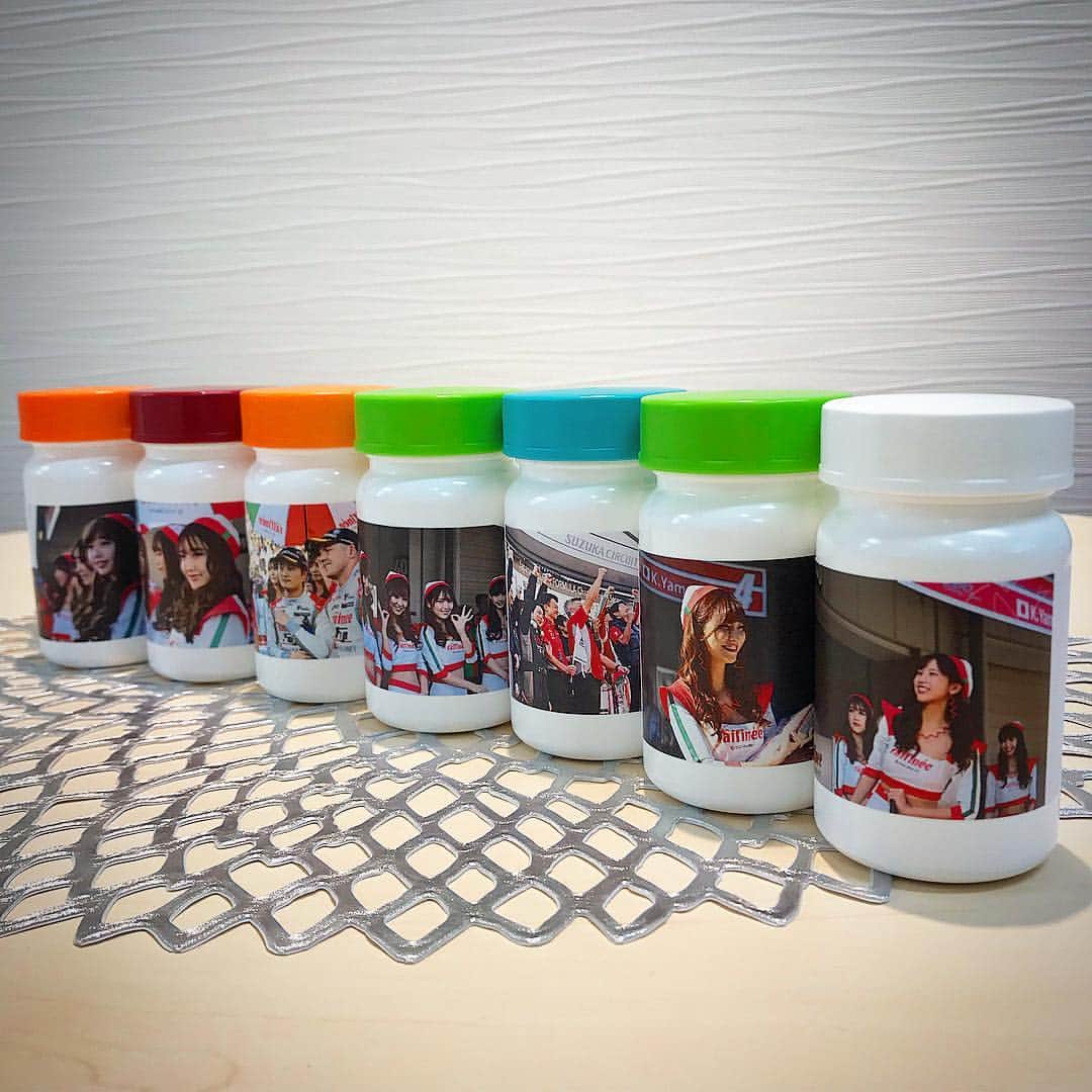 林紗久羅さんのインスタグラム写真 - (林紗久羅Instagram)「本日オリエンタルバイオ様の会社へご挨拶に伺いました☺️✨ その際に日頃より応援して頂いている『 #旭合同 』様がこんな素敵な容器を作ってくださいました❤️ 『旭合同』様は【包む】ということをテーマに様々なニーズにお応えする容器を製造しております。✨ お客様と心を「合」わせ「同」じニーズに立ち続けたいという思いを大切にされている素晴らしい会社なんです🏢⭐︎ 是非旭合同様のホームページをご覧下さいませ‼️ http://www.asahigodo.co.jp/  この容器には #楽しまナイト を入れても良さそうだし #エパゴールド を入れても良さそう☺️🌸✨ 試作とのことですのでもしかしたら来年はサーキットにてraffineeladyのボトルが登場するかも？😳✨ みんなはこのボトルにどんなサプリやお菓子が入っていたら嬉しいですか？☺️💊 #オリエンタルバイオ #ラフィーネ #旭合同 #踊るたこ焼き器 #容器のことなら旭合同 #kondoracing #チームタイトル獲得 #raffineelady」10月31日 21時00分 - sa1210ku