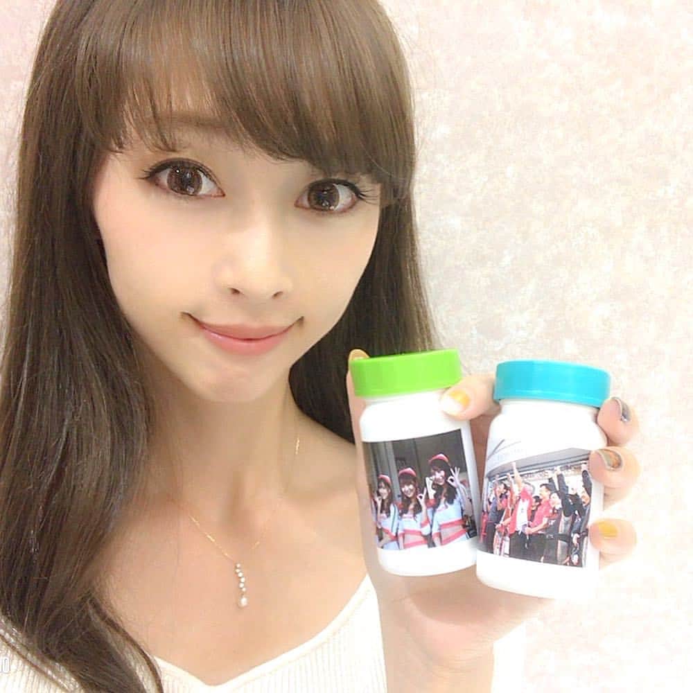 林紗久羅さんのインスタグラム写真 - (林紗久羅Instagram)「本日オリエンタルバイオ様の会社へご挨拶に伺いました☺️✨ その際に日頃より応援して頂いている『 #旭合同 』様がこんな素敵な容器を作ってくださいました❤️ 『旭合同』様は【包む】ということをテーマに様々なニーズにお応えする容器を製造しております。✨ お客様と心を「合」わせ「同」じニーズに立ち続けたいという思いを大切にされている素晴らしい会社なんです🏢⭐︎ 是非旭合同様のホームページをご覧下さいませ‼️ http://www.asahigodo.co.jp/  この容器には #楽しまナイト を入れても良さそうだし #エパゴールド を入れても良さそう☺️🌸✨ 試作とのことですのでもしかしたら来年はサーキットにてraffineeladyのボトルが登場するかも？😳✨ みんなはこのボトルにどんなサプリやお菓子が入っていたら嬉しいですか？☺️💊 #オリエンタルバイオ #ラフィーネ #旭合同 #踊るたこ焼き器 #容器のことなら旭合同 #kondoracing #チームタイトル獲得 #raffineelady」10月31日 21時00分 - sa1210ku