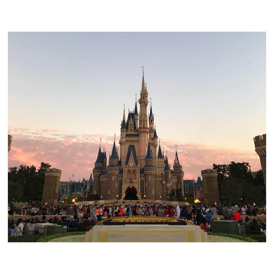 菜々緒さんのインスタグラム写真 - (菜々緒Instagram)「Happy Halloween 👻❤️🎃 先日、大好きな友達にまたまた、お誕生日を祝ってもらいました！ #シュガーラッシュオンライン のアトラクションできたら良いのにー🎮💖 #Disneyland #Disney」10月31日 22時05分 - nanao_official