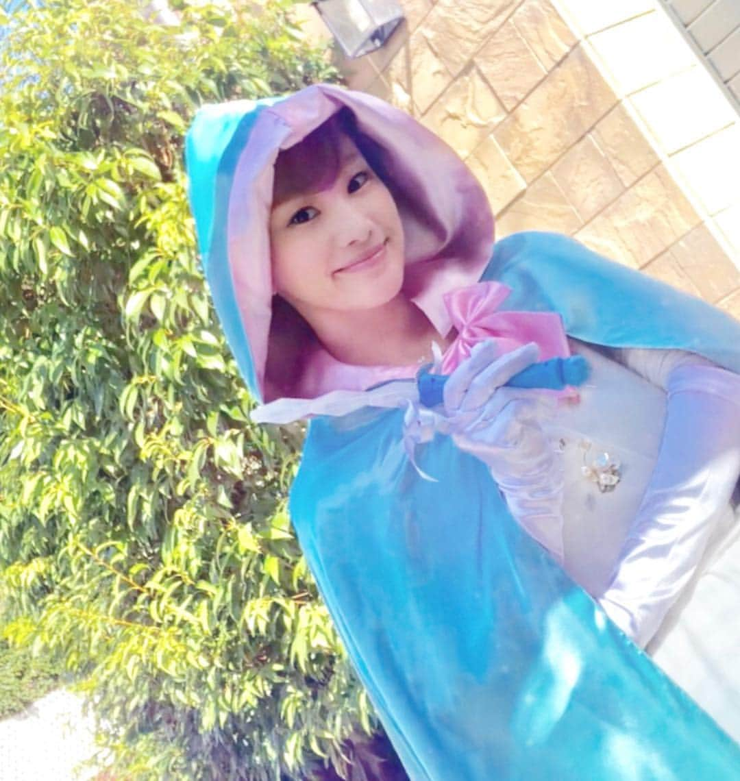 愛風ゆめさんのインスタグラム写真 - (愛風ゆめInstagram)「👻HAPPY HALLOWEEN🎃🍭 ＊ 今年は、ディズニーランドで出会って感動したフェアリーゴッドマザーに🌸 息子と、お友達の可愛いprince🤴Princess👸達に魔法をかけに行きました🧚‍♀️✨💕🏰 ＊ 皆さまのHALLOWEENは、いかがでしたでしょうか❤️ ＊ #ハロウィン #halloween #party #happyhalloween #disney #ディズニーハロウィン #仮装 #ディズニーランド #フェアリーゴッドマザー #fairygodmother #魔法使い #魔法 #ステッキ #pink #blue #ママ #男の子」10月31日 22時40分 - yume_aikaze