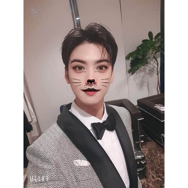 ASTROさんのインスタグラム写真 - (ASTROInstagram)「🎃Happy Halloween Day🎃 #아스트로 의 특별한 #Halloween_Day 기념 사진을 공개합니다😱  #ASTRO #차은우 #ulike_korea @ulikecamera」10月31日 22時43分 - officialastro