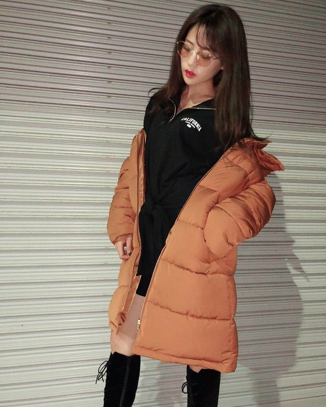 志田友美（ゆうみん）のインスタグラム：「トレンドのダウンジャケット💋 これあったかーい🙈💜💜 #ootd #todayscode #gu_for_all #GUstyle #gupr #アウター #ダウンジャケット #ナカワタコート」