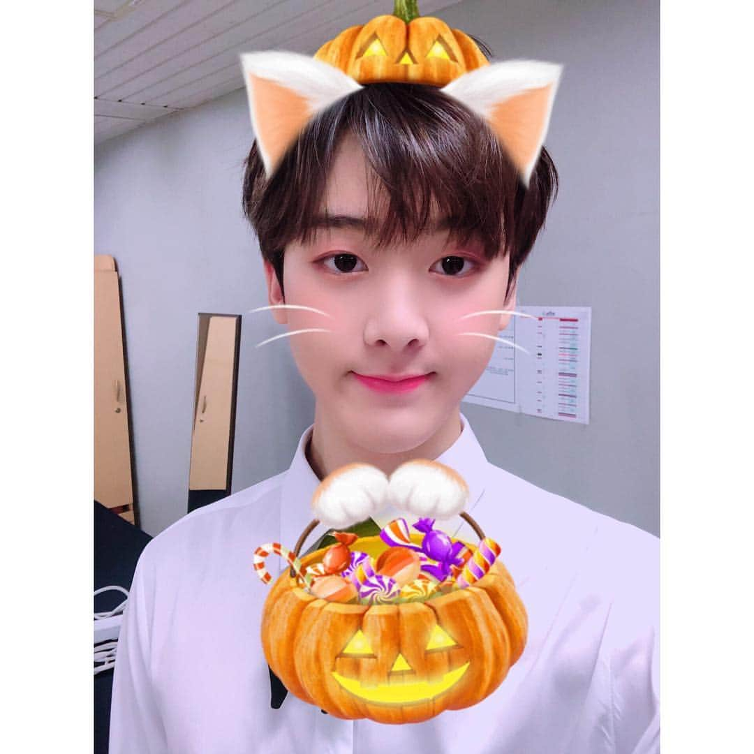 ASTROさんのインスタグラム写真 - (ASTROInstagram)「🎃Happy Halloween Day🎃 #아스트로 의 특별한 #Halloween_Day 기념 사진을 공개합니다😱  #ASTRO #윤산하」10月31日 23時00分 - officialastro