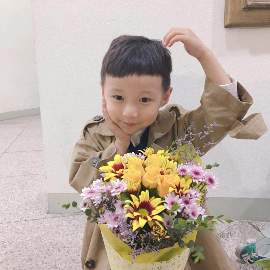 チャン・ジェホのインスタグラム：「내 조카 둘 👨‍👦‍👦🍦 #신지호#신지원」