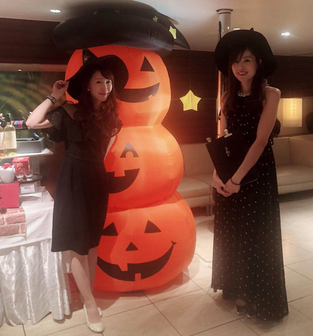 若林愛さんのインスタグラム写真 - (若林愛Instagram)「本日のお仕事はハロウィンクルーズ👻🎃🛳ピアニストの渡辺まこみさんと♡  #クルーズ #ハロウィン #魔女 #ロイヤルウイング」10月31日 23時04分 - megumi.cl