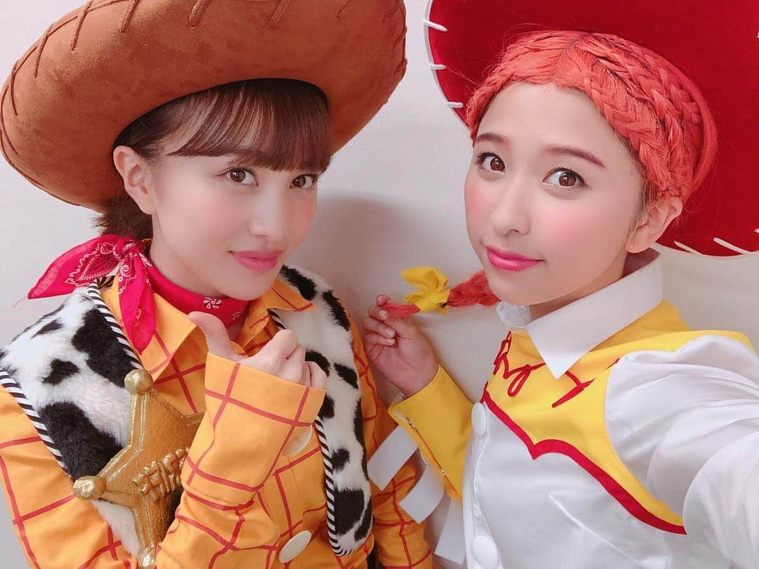 百田夏菜子さんのインスタグラム写真 - (百田夏菜子Instagram)「ハッピーハロウィン🎃🍭 本日から北海道ではももクロ展が。そして静岡ではプラスティックスマイル展が開催されています！ももクロ展は新たにももクロマニアやミュージカルでの衣装も加わり、プラスティックスマイル展はドラマで実際に使用したコスプレ衣装や、小道具、劇中漫画のオリジナル原稿が展示されてます♪ぜひ☺︎！」10月31日 23時19分 - kanakomomota_official