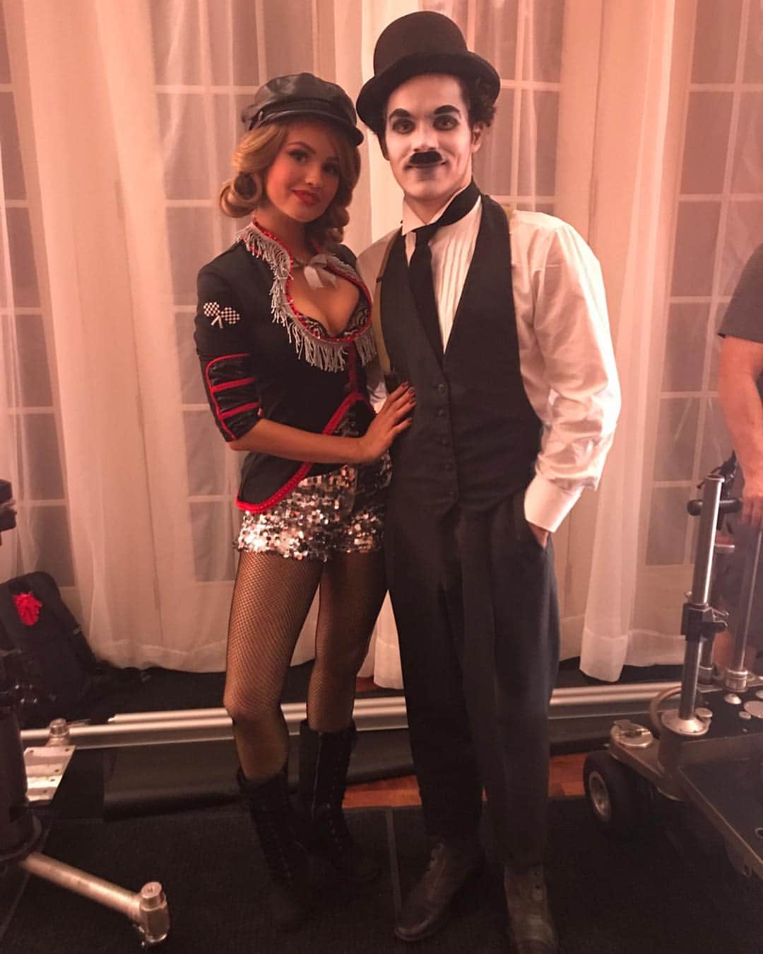 デビー・ライアンのインスタグラム：「Here’s a trick and a treat for you: @insatiable Halloween outtakes. Patty as a Charlie’s Angel (Drew Barrymore, duh) and Christian as Charlie Chaplin.  Charlie n angel 😇」