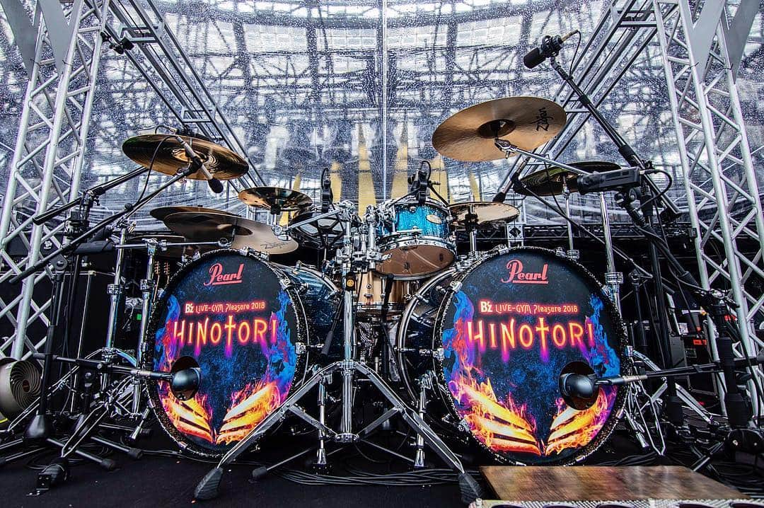 シェーン・ガラースさんのインスタグラム写真 - (シェーン・ガラースInstagram)「This was my ride for 5.5 months this year. 📷@akitotakegawa @pearl.drums.jp @pearl_drums @pearlbrasil @zildjiancompany @zildjiangbi @vicfirth @remopercussion @canopusdrums @tempest_bellbronze_drums @dwdrums @jhaudio #pearldrums #zildjian #remo #vicfirth #canopus #jhaudio #tempestdrums #dw #drums #drummers #drumming #drumset #drumlads #drummersofinstagram」11月1日 2時10分 - shanegaalaasofficial