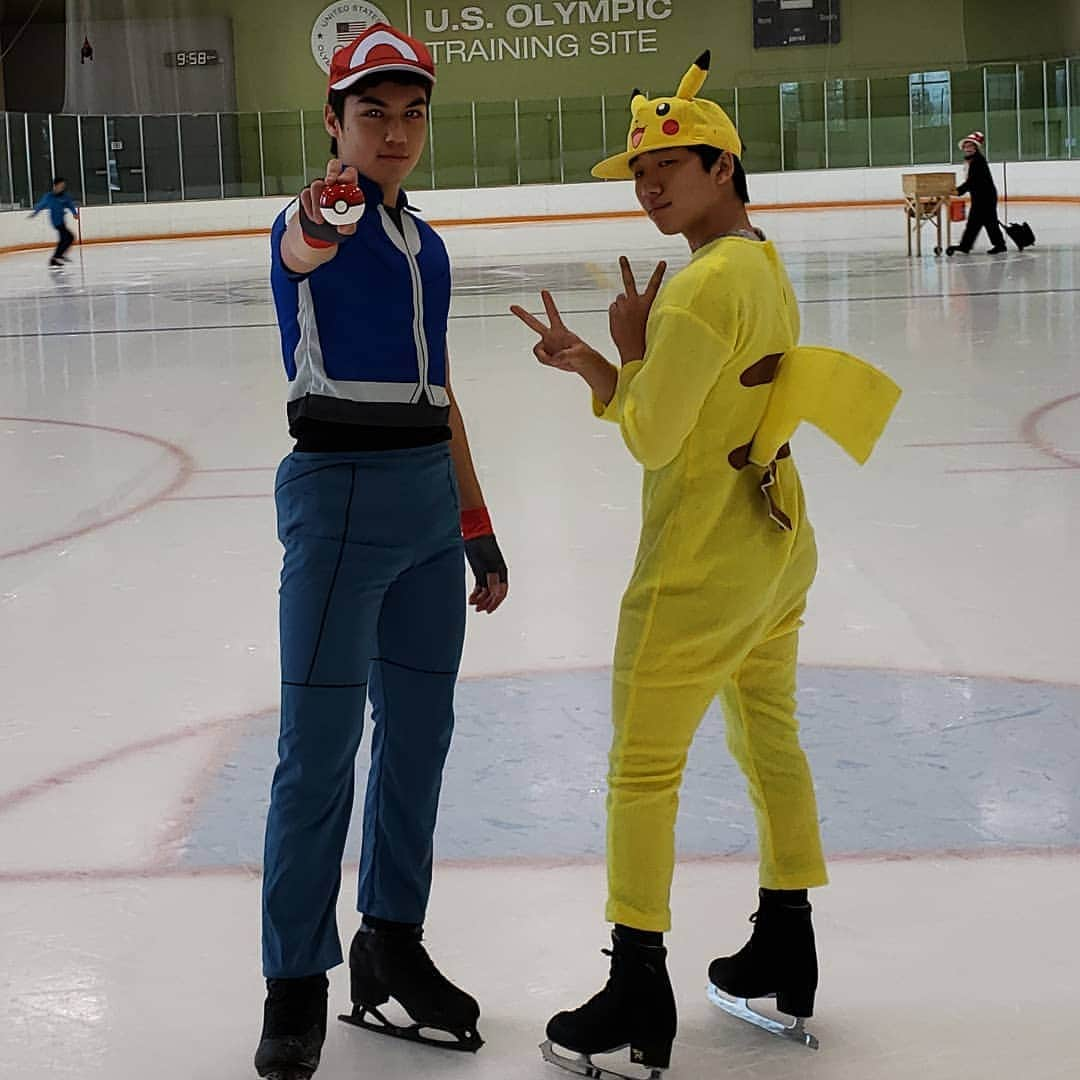 樋渡知樹のインスタグラム：「GOTTA CATCH'EM ALL!ヽ(´>∀<`*)ﾉ リーグ準優勝のサトシさんとバンギラスとメタグロスを倒したピカチュウが通りますよ〜。」