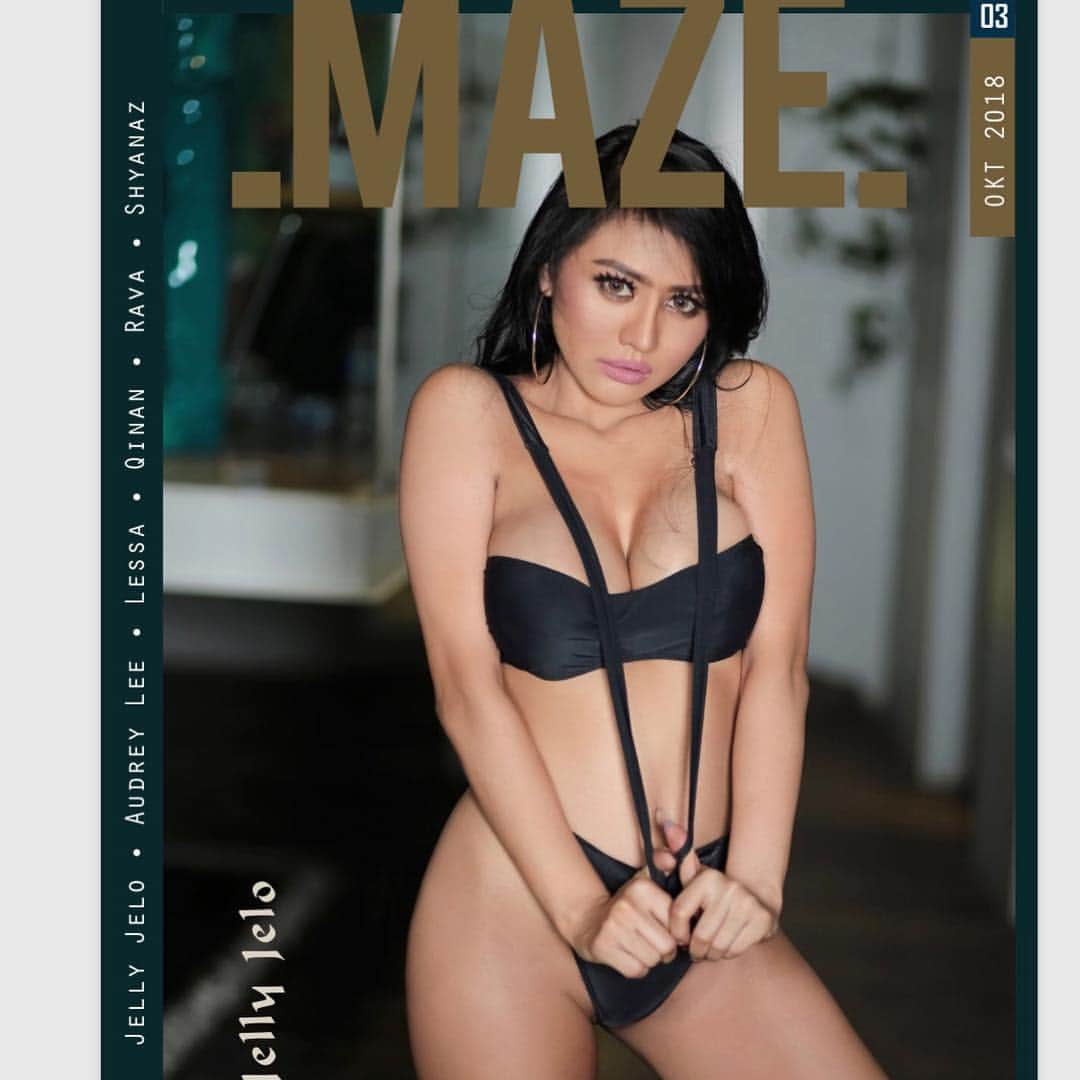 Jelly Jeloのインスタグラム：「Maze magazine October 2018 .. @maze.magz @ricky.lite #model #magazine #mazemagz #jakarta #indonesia #jellyjel0 #oct2018 #bikini #bikinimodel #models #bikinibody Mama Uli, Mama nya Baby B❤️」