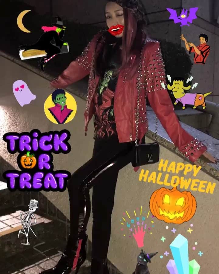 DJ JUICYのインスタグラム：「Happy Halloween💜  今迄色んな仮装して、、、少し飽きたので。。。 MJコーディネート❤️🖤 普段からプチ仮装😈🎃👻 #halloween#mj#fashion#juicy#juicyrock」