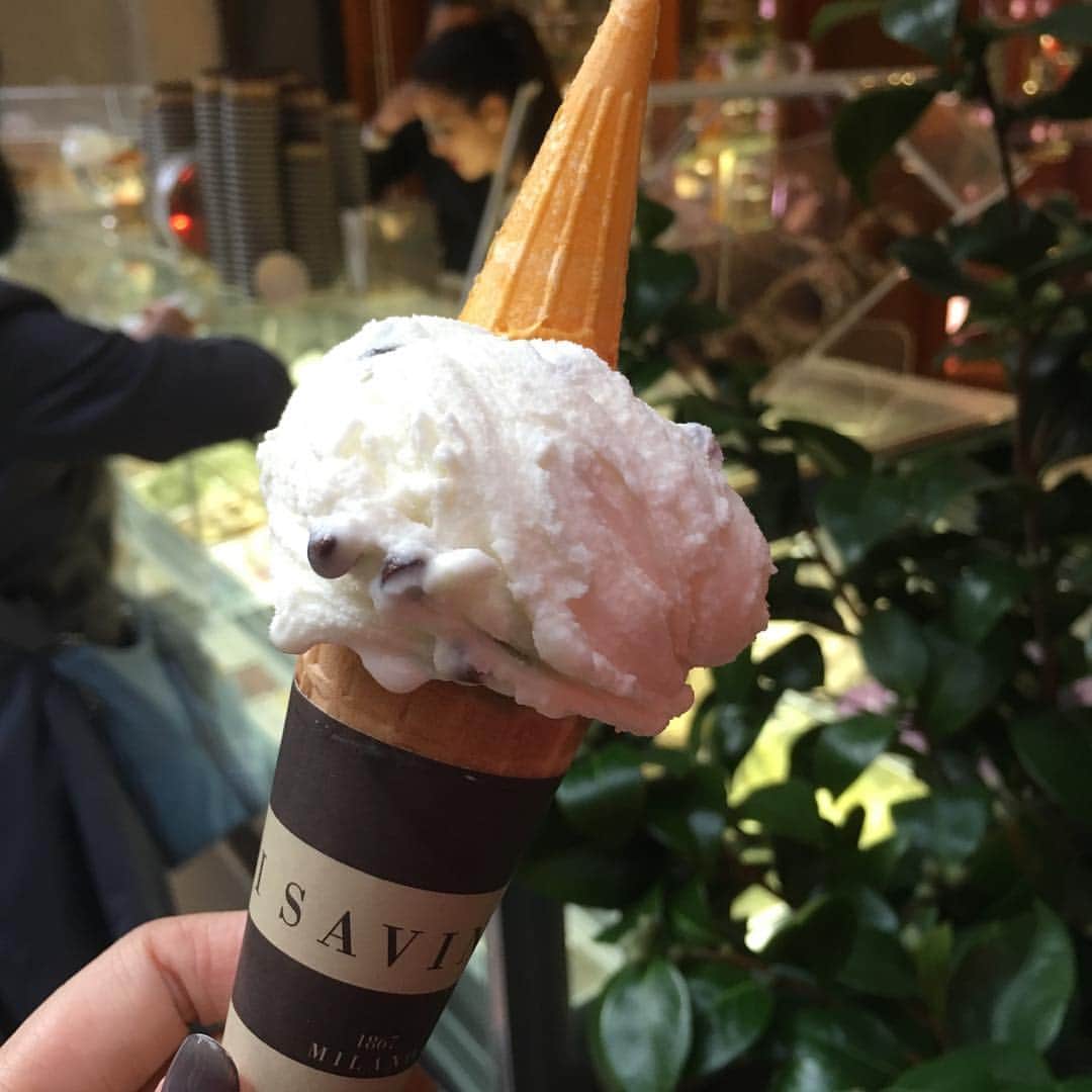 堀加奈子のインスタグラム：「イタリア🇮🇹と言えば . 🍦 🍦 🍦 . 美味しかった😋 . #Italia #milano #gelato」