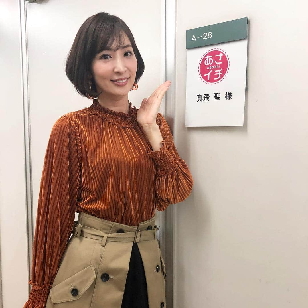 真飛聖さんのインスタグラム写真 - (真飛聖Instagram)「生放送の『あさイチ』 無事に終わりました〜☺︎！！！ ご覧いただいたみなさんありがとうございました！！！ スタジオの皆さんが優しく包んで下さったので、 温かい気持ちでいることが出来ました✨ FAXも沢山いただき、本当にありがとうございました☺︎ * また旅の想い出も載せますね♡ #集合ーーーー #NHK総合 #あさイチ #真飛聖」11月1日 9時26分 - sei_matobu