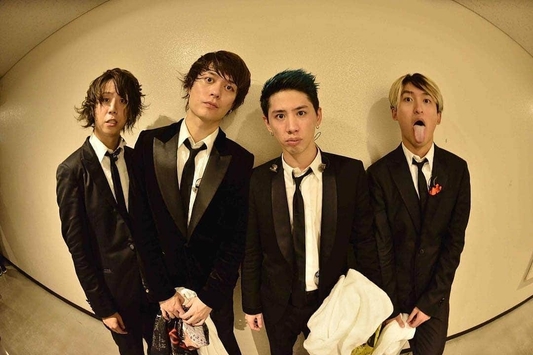 ONE OK ROCK WORLDさんのインスタグラム写真 - (ONE OK ROCK WORLDInstagram)「- ■ONE OK ROCK with Orchestra Japan Tour 2018 Oct30,day3, Osaka -  @ryota_0809 地元大阪〜今日はありがとう！！！ 明日も全力で楽しむぞ〜！🙌 Photo by @hamanokazushi @ruihashimoto - My hometown, Osaka 〜 Thank you guys, today!!! Again, we'll enjoy the tomorrow's show! -  #oneokrockofficial #10969taka #toru_10969 #tomo_10969 #ryota_0809 #fueledbyramen#oneokrockorchestrajapantour2018」11月1日 10時36分 - oneokrockworld
