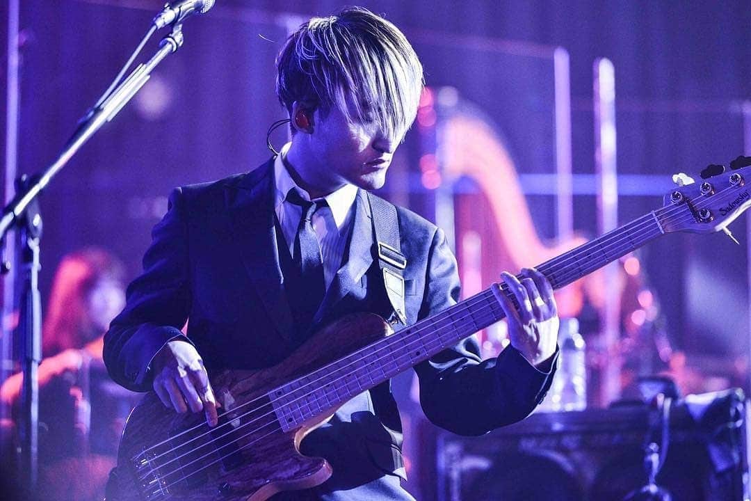 のインスタグラム：「- ■ONE OK ROCK with Orchestra Japan Tour 2018 Oct30,day3, Osaka -  @ryota_0809 地元大阪〜今日はありがとう！！！ 明日も全力で楽しむぞ〜！🙌 Photo by @hamanokazushi @ruihashimoto - My hometown, Osaka 〜 Thank you guys, today!!! Again, we'll enjoy the tomorrow's show! -  #oneokrockofficial #10969taka #toru_10969 #tomo_10969 #ryota_0809 #fueledbyramen#oneokrockorchestrajapantour2018」